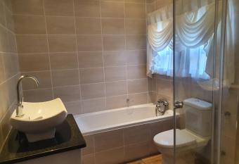 Genie s Nest Ooie 4 allows 18 year olds to book a room