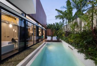 Alex Villas 3 has Balcony rooms