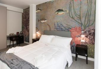 Mal   Suites has Balcony rooms