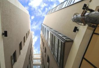 VMA Suites- Del Bono allows 18 year olds to book a room