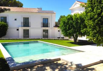 Hostal Residencia Alma has Balcony rooms