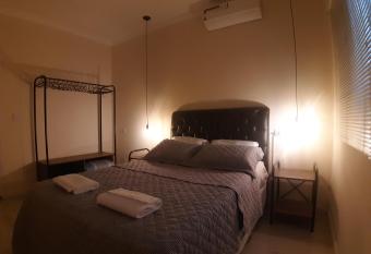 Casa incr  vel com 2 quartos e estacionamento incluso has Balcony rooms