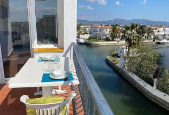 Port emporda has Balcony rooms