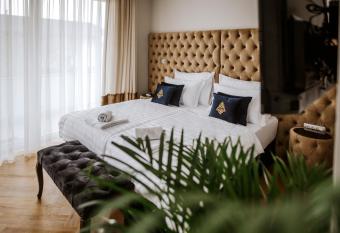 Bresidence Apartments with free private parking allows 18 year olds to book a room