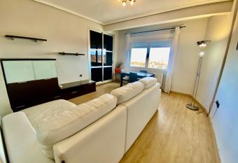 El apartamento de Eva allows 18 year olds to book a room