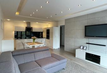 Nowoczesny Apartament z widokiem na rzek   i jezioro has Balcony rooms