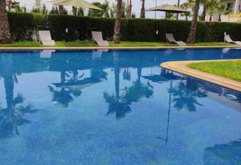 Appartement ensoleill  e vue piscine    3 min de la plage has Balcony rooms