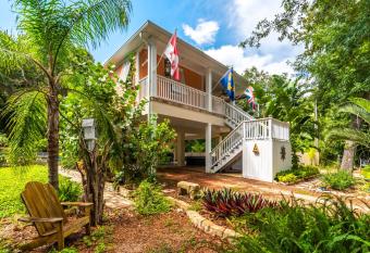 Coastal Getaway - Family-Friendly Vacation House has Balcony rooms