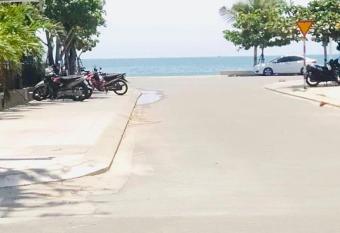 THANHMAI HOMESTAY has rooms with a private hot tub