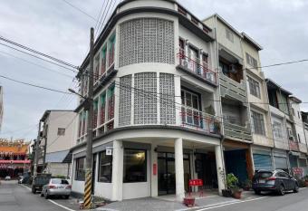 ShinYuan BNB has Balcony rooms