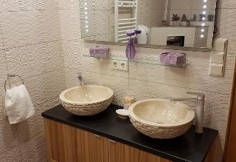 DD Apartments Zell am See allows 18 year olds to book a room