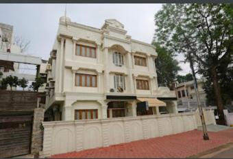 Hotel vijay palace has Smoking rooms