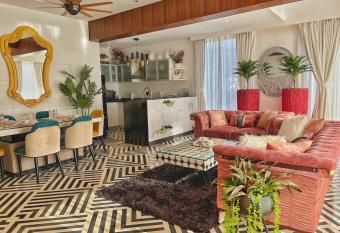 Villa Blanche Fleur, at Vianaar El Rocio Assagao allows 18 year olds to book a room