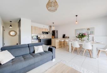 Au fil du Thiou - 2 bedroom apartment for 4 to 6 people has Balcony rooms