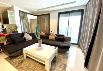 The Dream 23-Modern, Comfortable in Heart of Casa allows 18 year olds to book a room