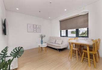 LAGOM APARTMENT AND HOTEL has rooms with a private hot tub