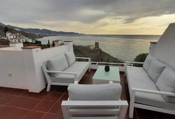 Casa Ladera del Mar has Balcony rooms