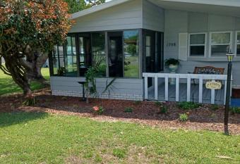 Village Of Country Club Hills COUPLES ONLY has Balcony rooms