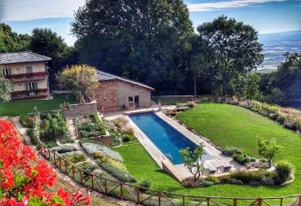 VILLA FELICE_UNESCO ALPS AREA allows 18 year olds to book a room