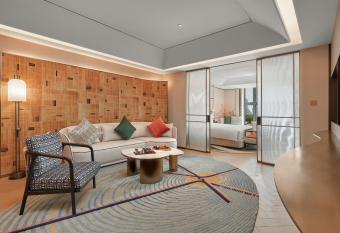 Hotel Indigo Xiamen Haicang, an IHG Hotel-First Day Free Mini Bar allows 18 year olds to book a room