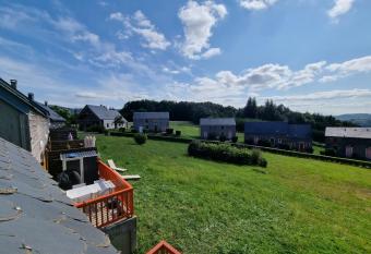 S  jour dans un cadre verdoyant has Balcony rooms