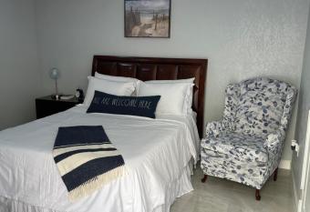 THE OCEAN PALMS SUITE allows 18 year olds to book a room