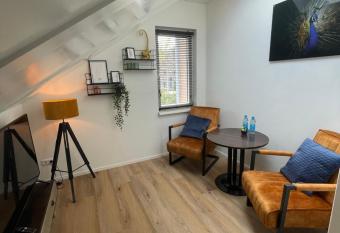 Boetje 51 allows 18 year olds to book a room