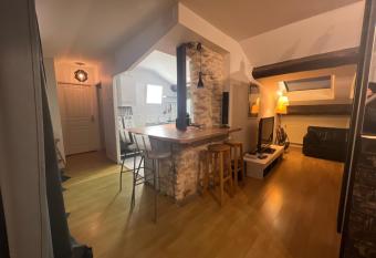 Le Central Victoria VI has Balcony rooms