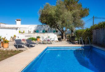 Ca Na Tonina allows 18 year olds to book a room