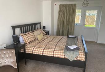 Number 6 - Lytton Tree Lodge, Reydon, Southwold has Balcony rooms