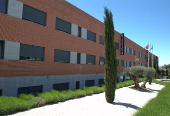 Hotel-Apartamentos Tartesos allows 18 year olds to book a room