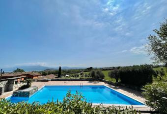 Garda Golf House has Balcony rooms