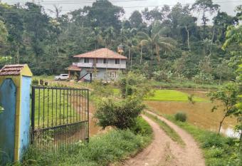 SAMZ ESTATE Stay 3BHK has Balcony rooms