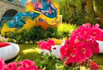 Kyriad Paris Saint Ouen allows 18 year olds to book a room