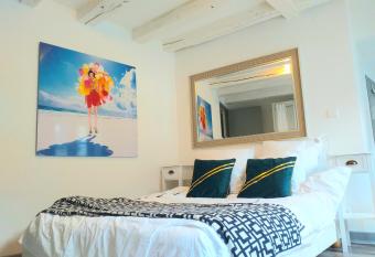 A la Grosse Arm  e - Dans h  tel particulier, hypercentre avec garage, au calme has Balcony rooms