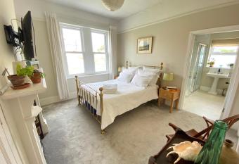 Hedgebank allows 18 year olds to book a room