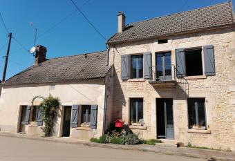 H  tier des f  es has Balcony rooms