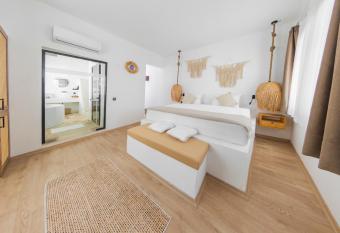 Gran Via Alsancak allows 18 year olds to book a room