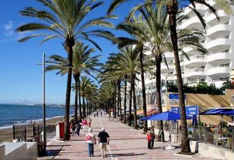 beach house allows 18 year olds to book a room
