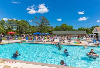 Pine Haven has Balcony rooms