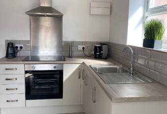 Cosy one bed central Fareham allows 18 year olds to book a room