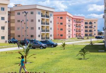 RIVTAF- GOLF ESTATE LUXURY PROPERTIES allows 18 year olds to book a room