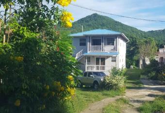 Cozy 2 Bedroom 5minutes2 RodneyBay Area has Balcony rooms