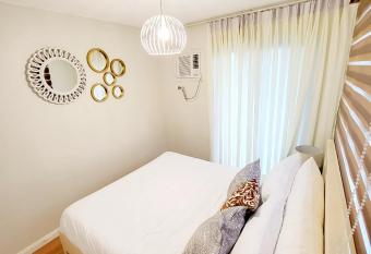 KATE S CORNER @ ONE OASIS QUEEN BED FOR 2 has Balcony rooms