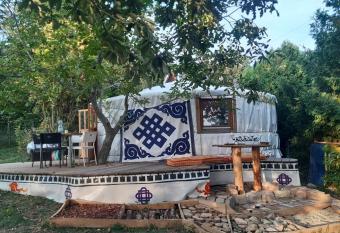 Jurta az erd   mellett d  zs  val-KERESZ-TANYA has Balcony rooms