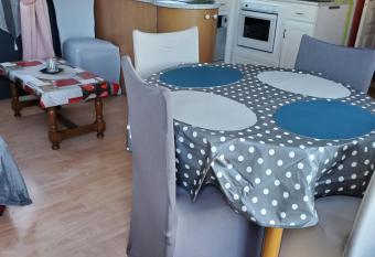 Mobil home chez l habitants allows 18 year olds to book a room