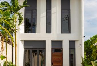 Baan Kamana Guest House has Balcony rooms