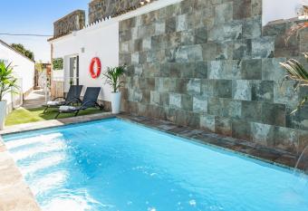 Casa bomb  n has Balcony rooms