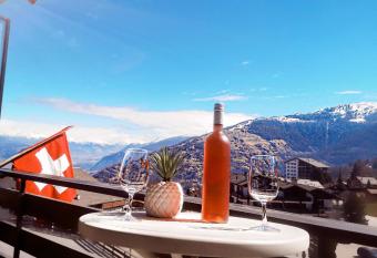 Superbe appartement au centre de la station has Balcony rooms