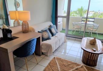 L ULTRAMARIN - Studio Boucan Canot, proche plage allows 18 year olds to book a room